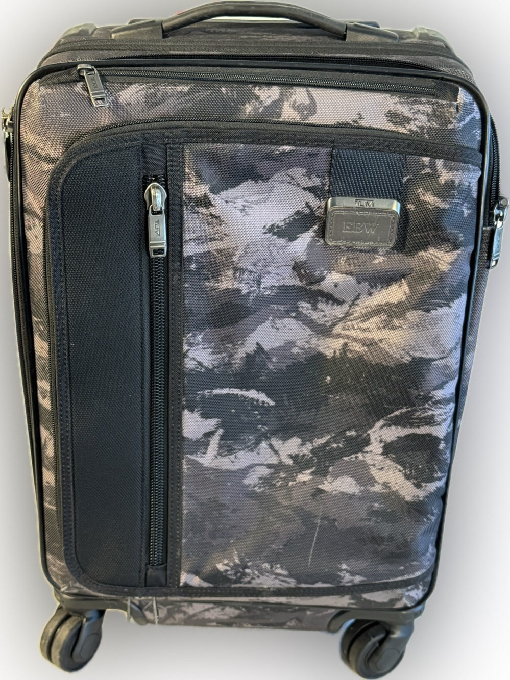 TUMI Merge International  4 Wheel Carry On Spinner Suitcase Black & Gray Camo
